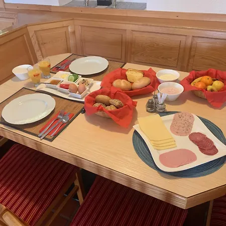 ホテル Kirchenwirt Gnesau